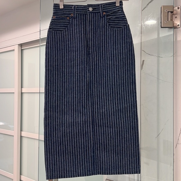 Pin striped denim skirt with back pocket details and back split - Picture 2 of 5